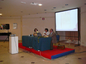Al microfono Donella Vannetti Presidente del Consorzio Orcia Doc, tra il professor Gianfranco Molteni e Valentina Niccolai P.R. e Stampa